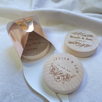 Abridor de madera personalizado para boda