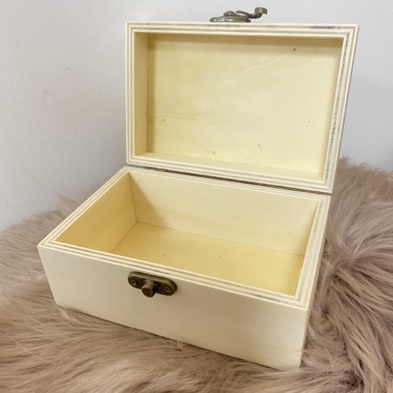 Caja de madera grabada