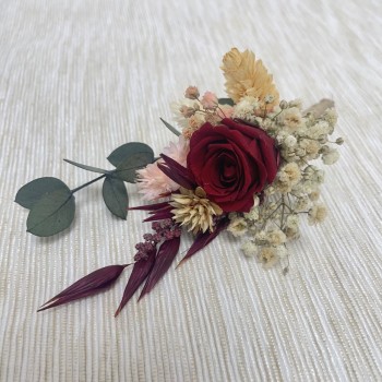 Prendido con mini rosa