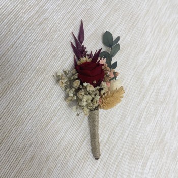 Prendido con mini rosa