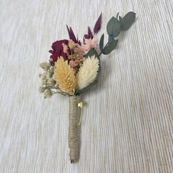 Prendido con mini rosa