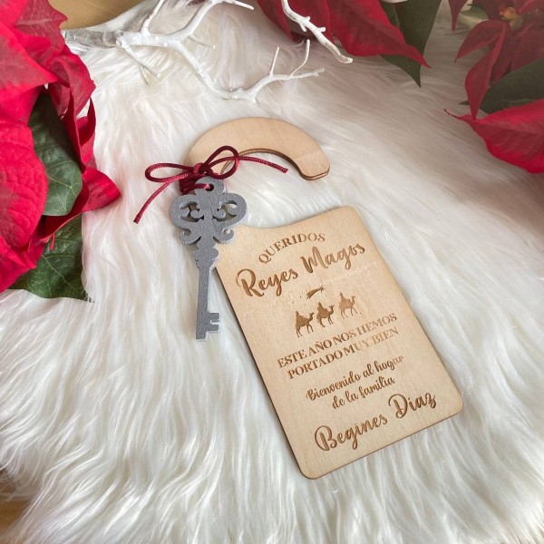 Cuelgapuerta con Llave Mágica