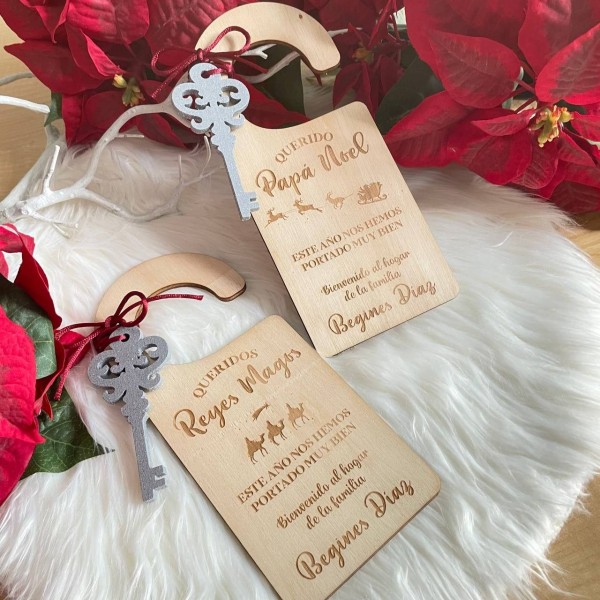 Cuelgapuerta con Llave Mágica